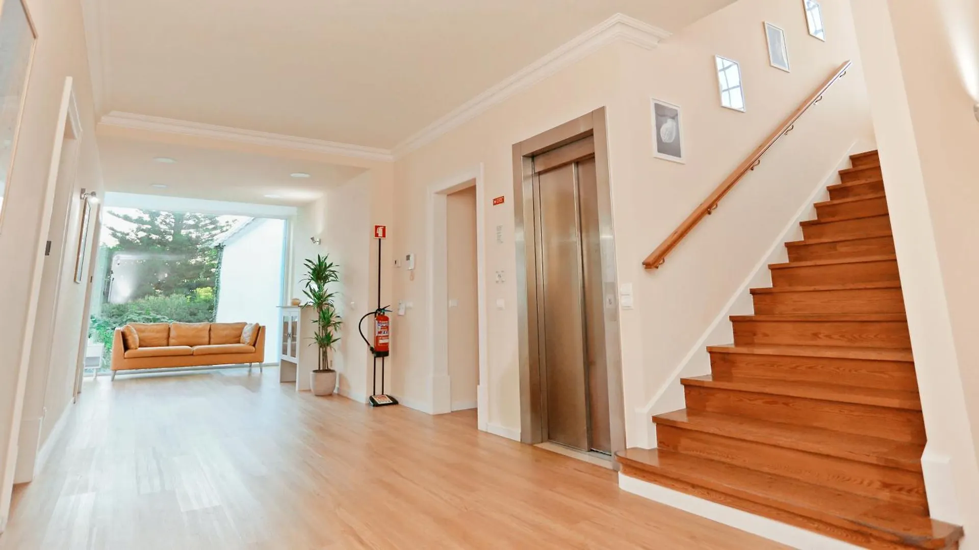 Bed & Breakfast Art 4 You Carcavelos Suites Portugal