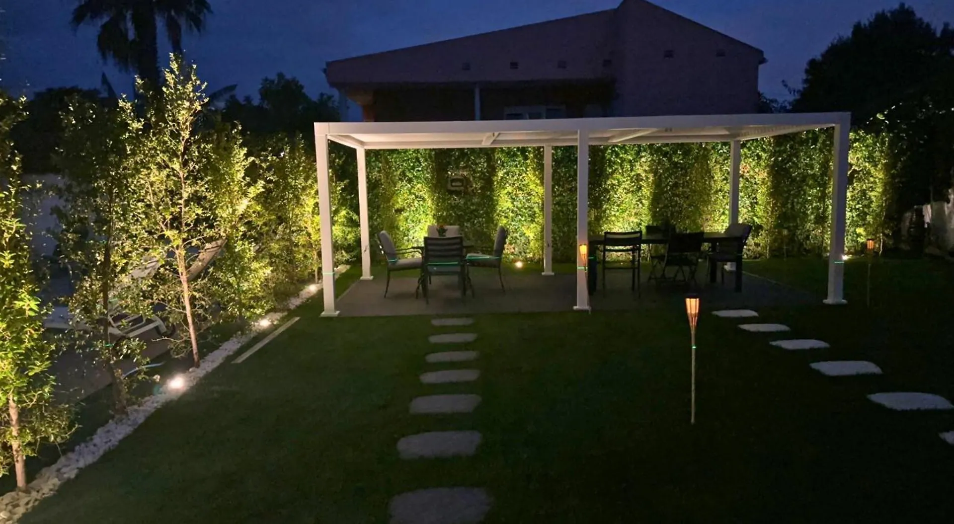 Art 4 You Carcavelos Suites Bed & Breakfast