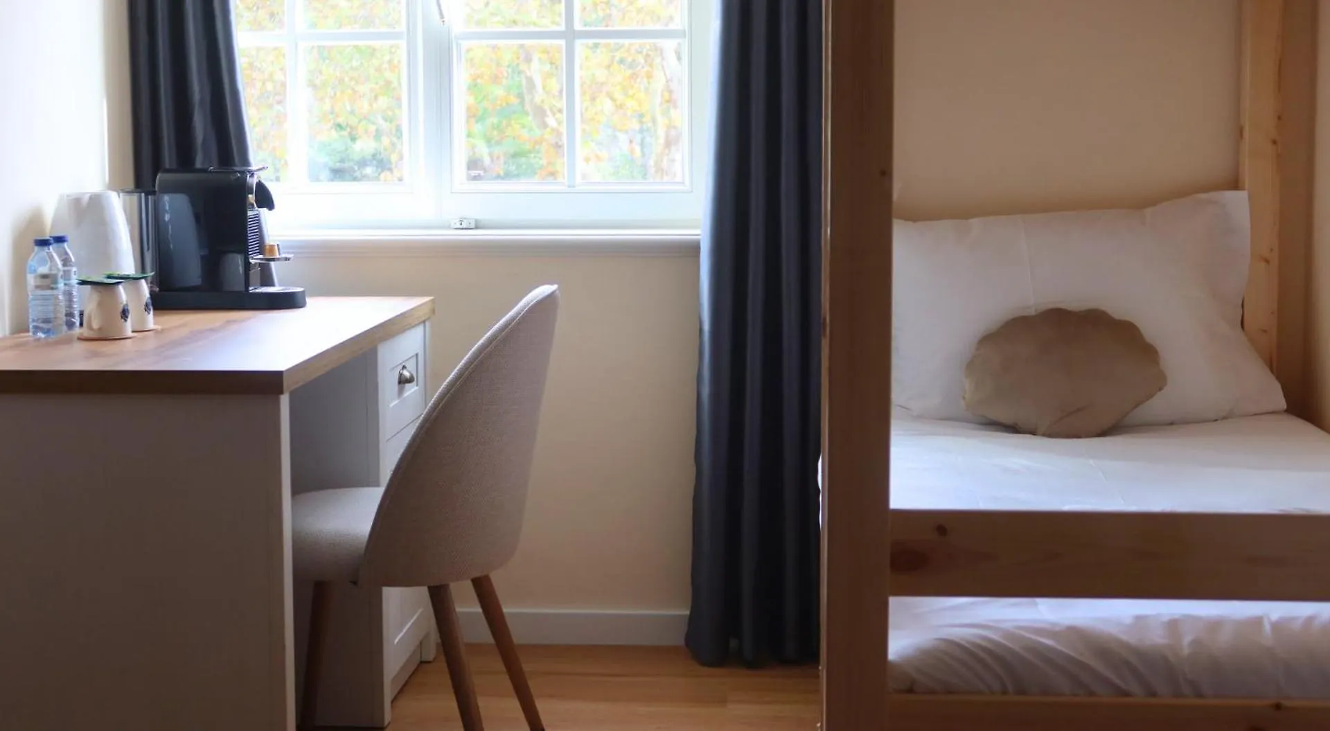 Bed & Breakfast Art 4 You Carcavelos Suites