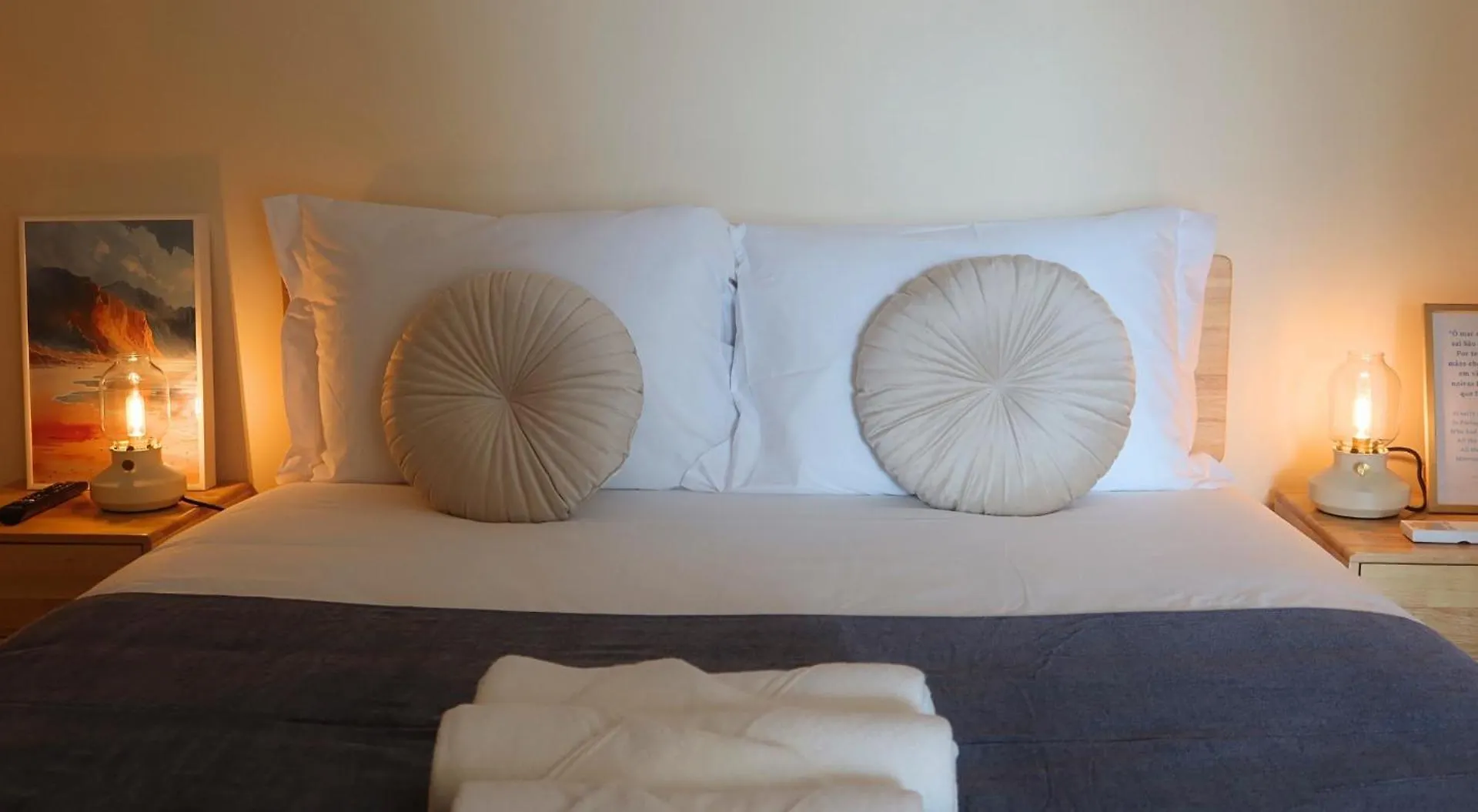 Art 4 You Carcavelos Suites Bed & Breakfast