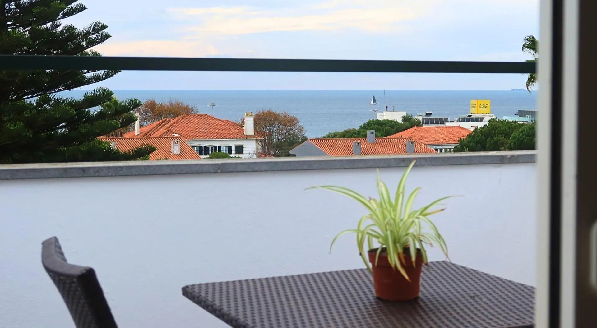 Art 4 You Carcavelos Suites